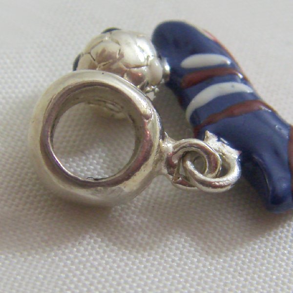 (p1338)Silver pendant with motif of a Futbol shoe.